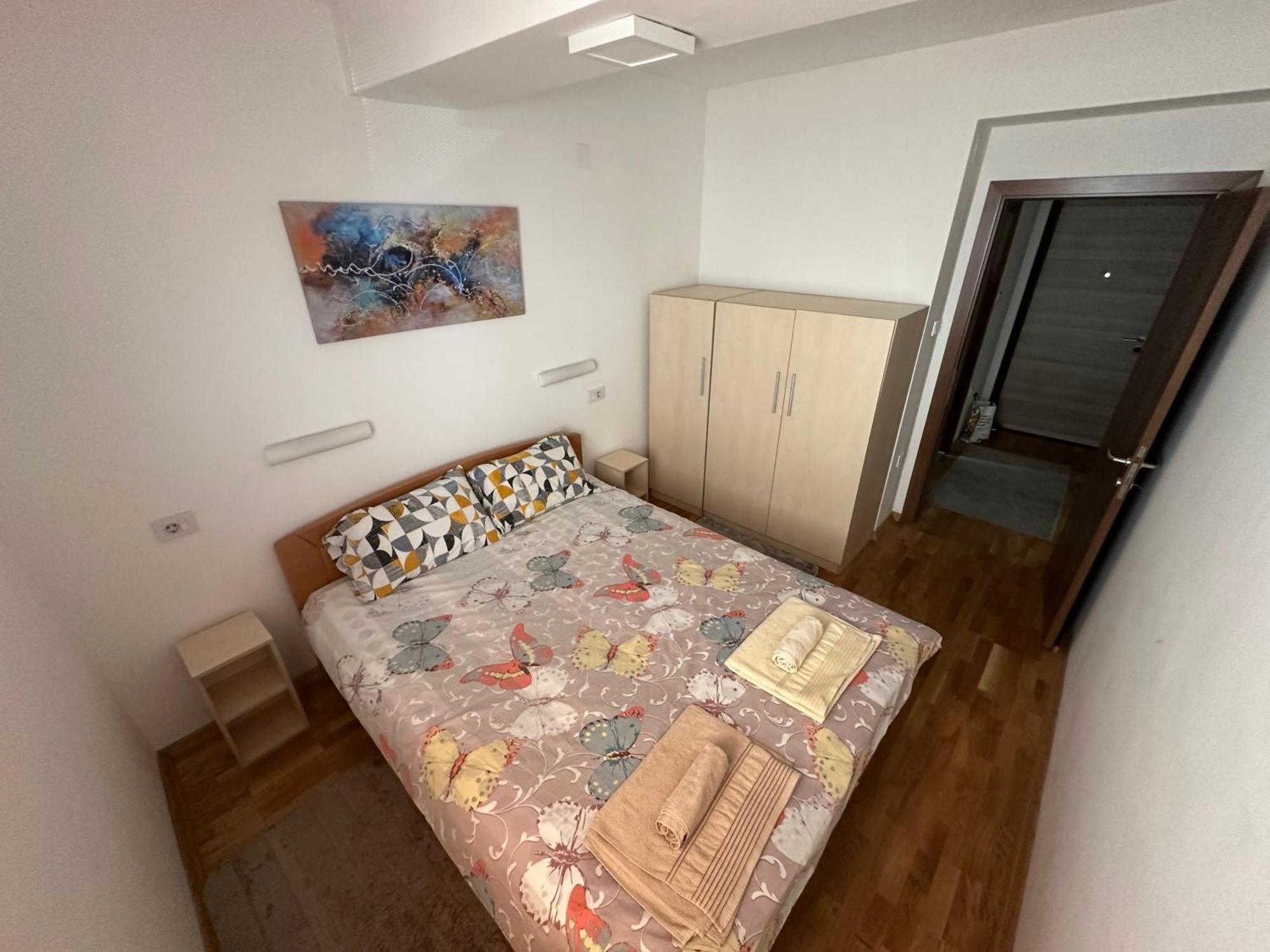 Ira'S 2 Bedroom Central Place With Private Parking Skopje Exterior photo