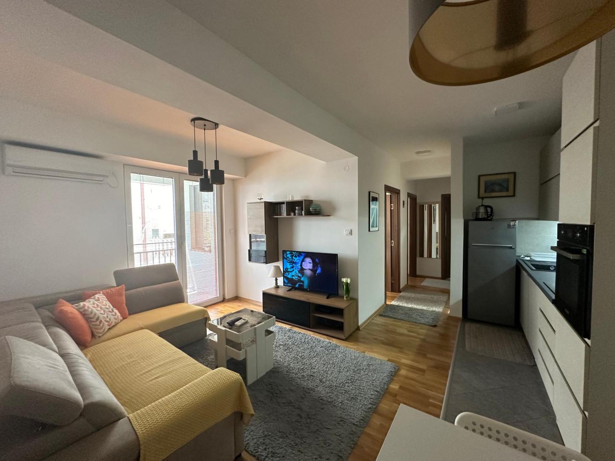Ira'S 2 Bedroom Central Place With Private Parking Skopje Exterior photo
