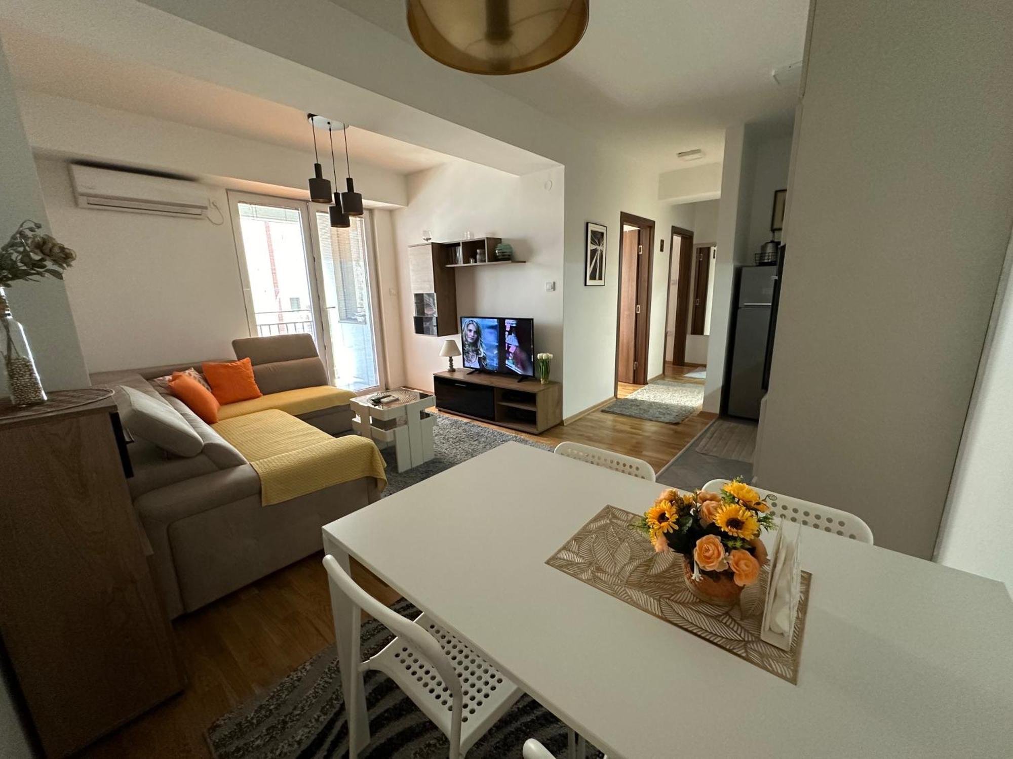 Ira'S 2 Bedroom Central Place With Private Parking Skopje Exterior photo